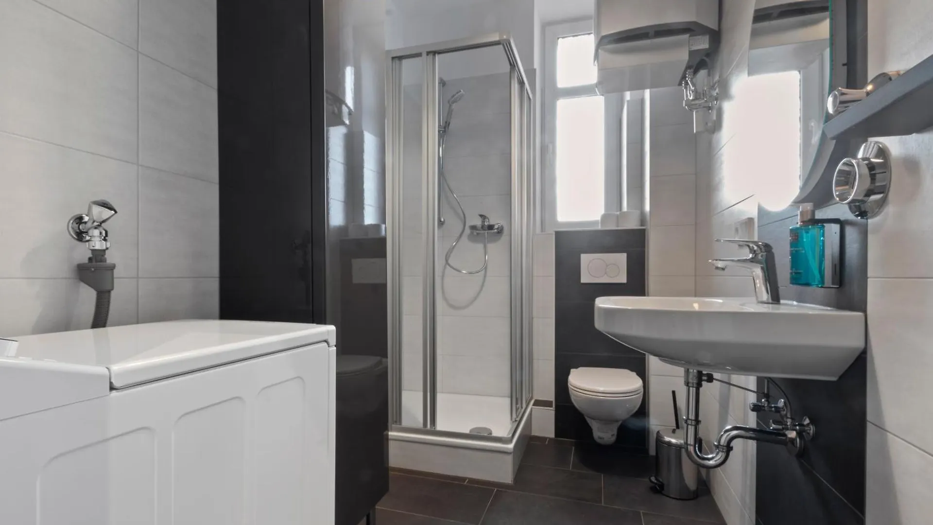 Flatista Homes - Luise München 0*,